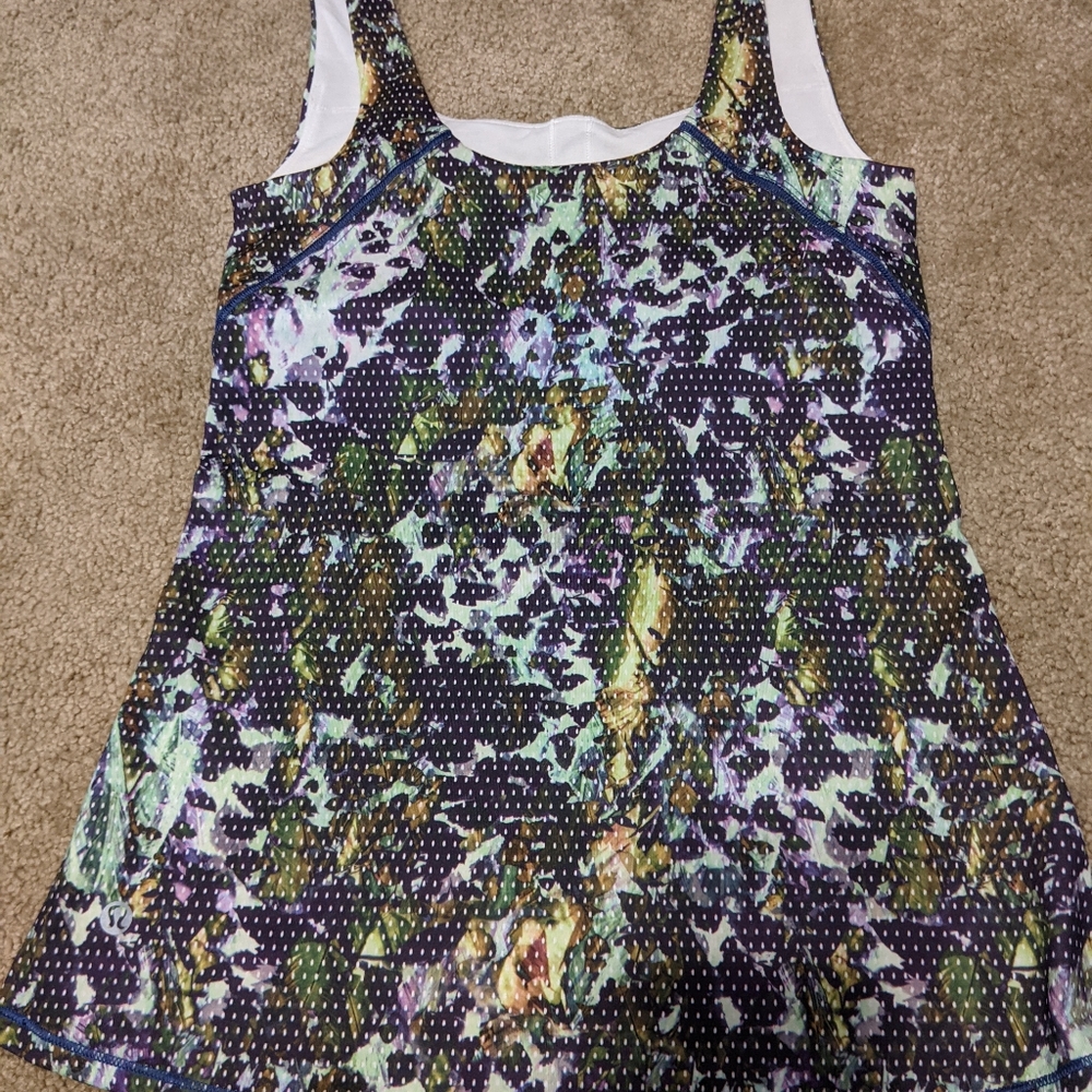 Lululemon never worn workout top size 6